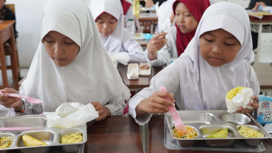 Klarifikasi BGN Lahat Terkait Viral Menu MBG Berupa Bahan Mentah di Tangerang Selatan