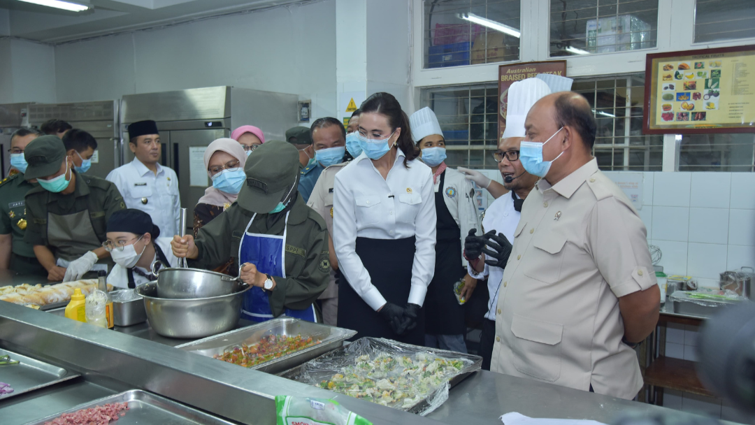 BGN Lahat dan Menpar Tinjau Praktik Siswa SPPI Batch-3 di Dapur NHI