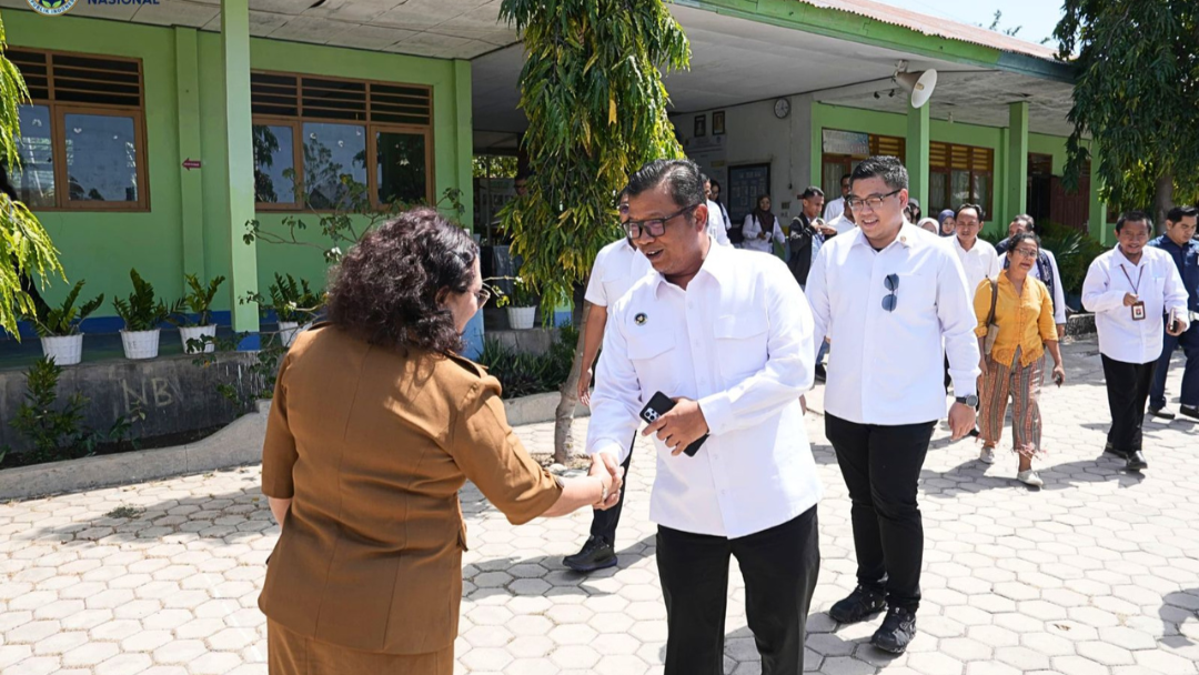 BGN Lahat Bersama BPOM dan PCO RI Tinjau Pelaksanaan MBG di Kupang