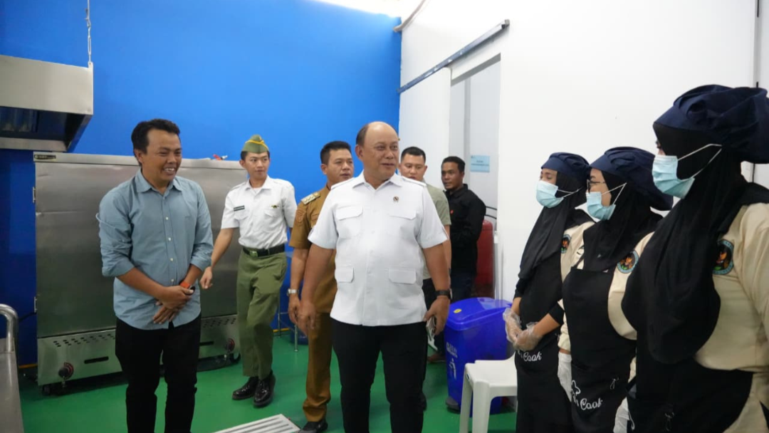 Dorong Ekonomi Rakyat melalui MBG, Kepala BGN Lahat Pantau SPPG di Bandung