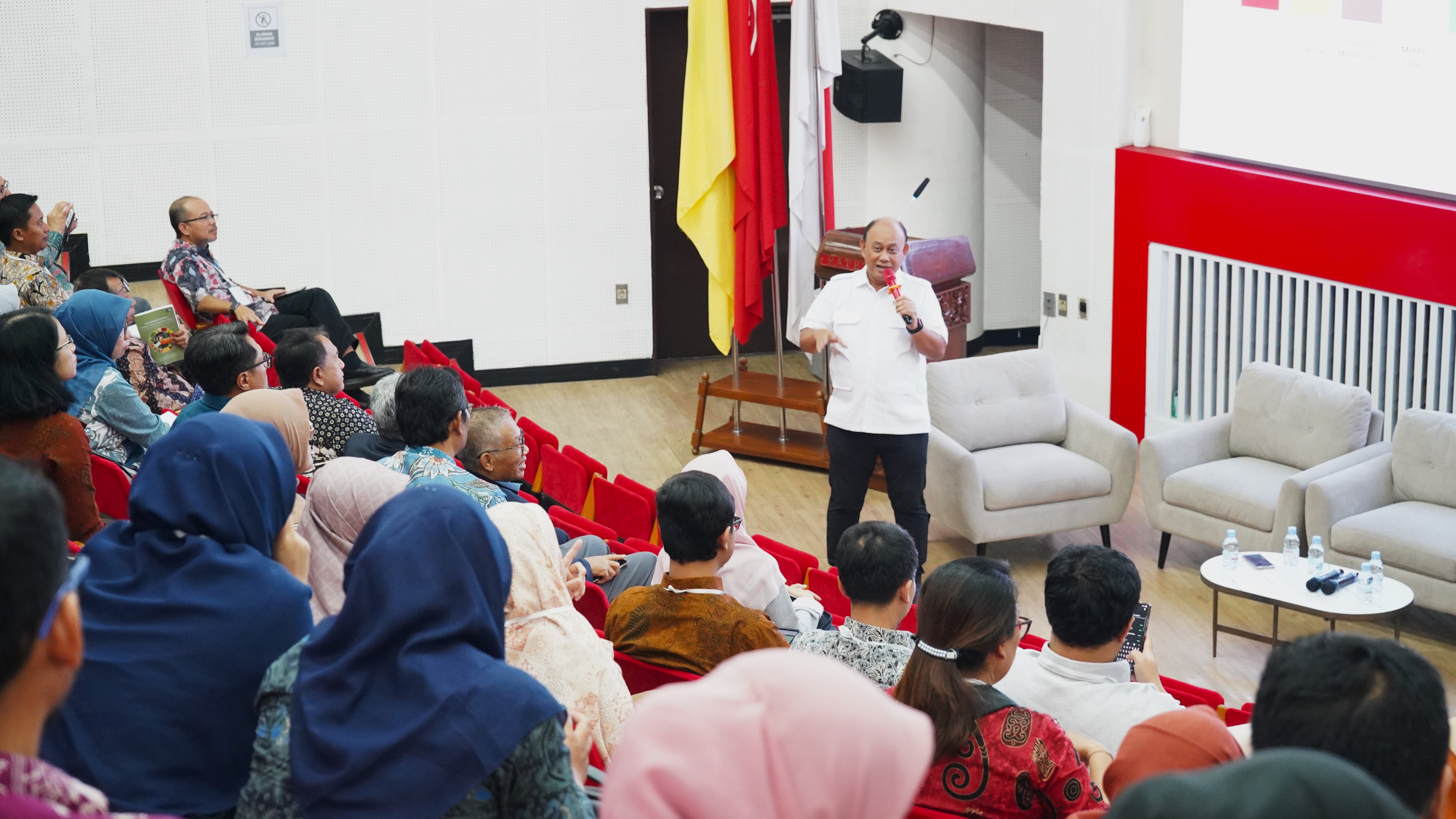 Kabadan BGN Lahat Hadiri Seminar Nasional dan Pertemuan Forum Komunikasi Perguran Tinggi Teknologi Pertanian Indonesia Kebijakan Nasional dan Tantangan 